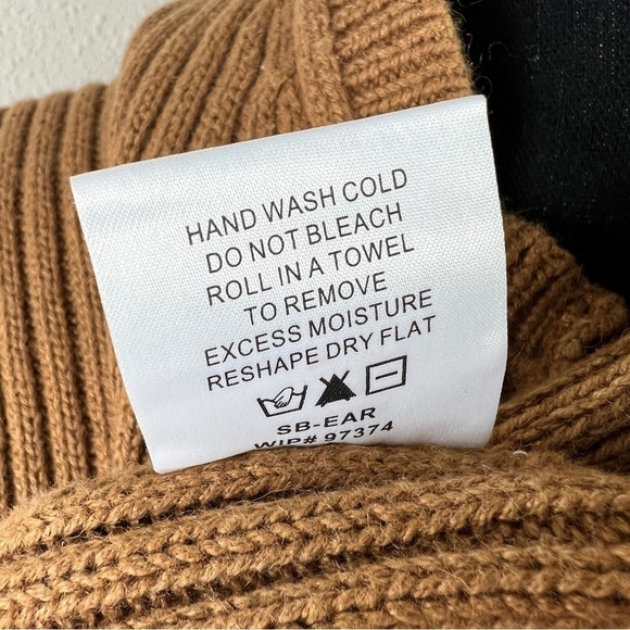 Woolrich Women’s Camel Knit Sleeveless Vest Full Zip, Floral Embroidery Medium - Picture 11 of 15